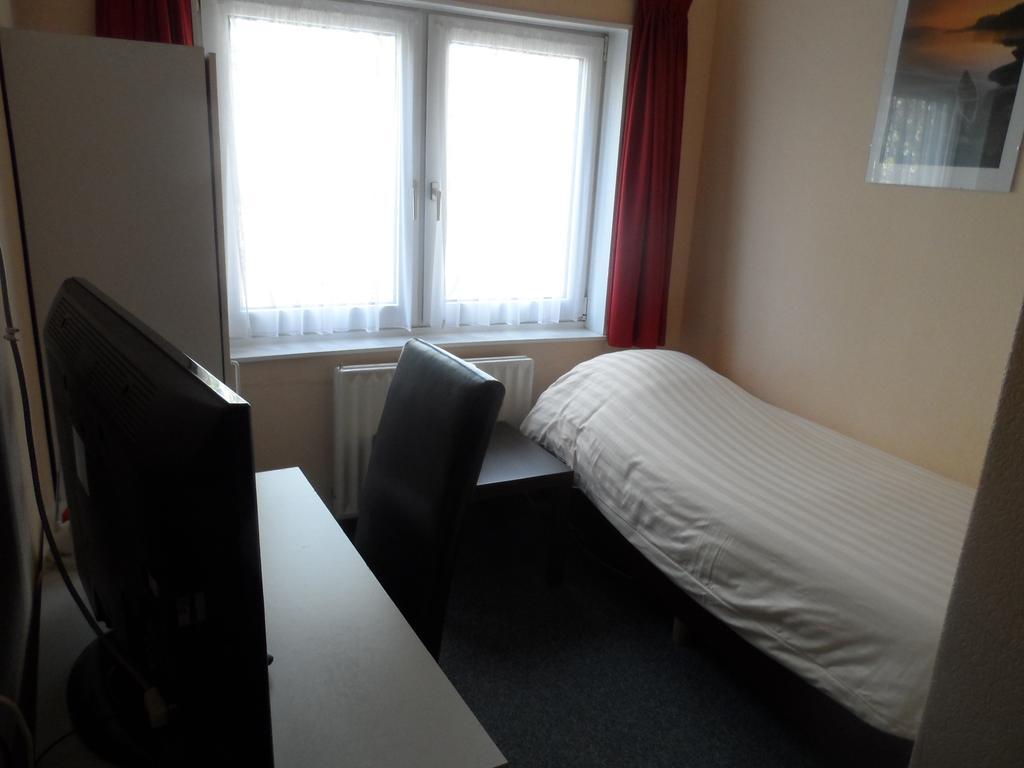 Hotel Hulsebos Zuidbroek Quarto foto